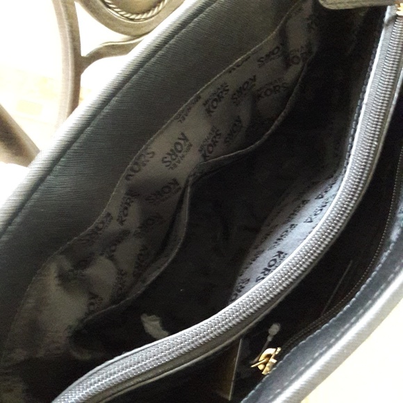 NWT  MICHAEL KORS SAFFIANO LEATHER FRAME MD TOTE - Picture 5 of 8